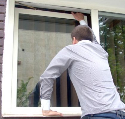 Trei case au fost sparte la Valu lui Traian, în aceeaşi noapte